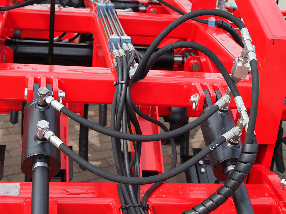 Hydraulic Hoses Installed on Machinery
