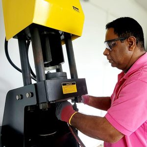 Hose Crimping at the ParkerStore Suriname